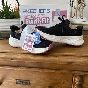 BRAND NEW Skechers Hands Free Swift Fit - Size 7.5